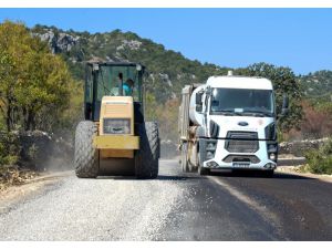 10 Yıldır Yolu Bozuk Olan Yol Asfaltlandı