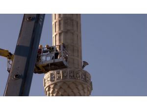 Arnavutköy’de Depremde Hasar Gören Caminin Minaresi Sökülüyor