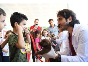 Minik Öğrenciler Köpeğin Kalp Atışını Dinledi