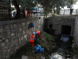 Mahkumlar Tonlarca Çöp Topladı