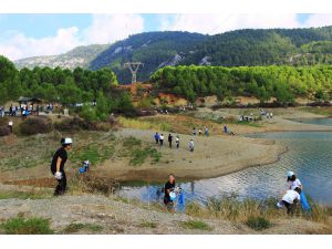 Öğrenciler ‘Çevre’ Dersini Çöp Toplayarak Yaptı