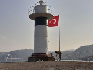 Perşembe Balıkçı Barınaklarında Türk Bayrakları Yenilendi