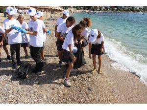 Bodrum’a Plaj Temizliği İçin Gelen Ab Delegasyonu Tertemiz Plajlarda Temizlik Değil Gövde Gösterisi Yaptı