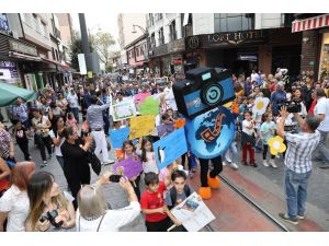 ‘Bursa Foto Fest’e Renkli Kortej