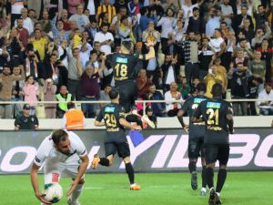 Süper Lig: Yeni Malatyaspor: 2 - Denizlispor: 0 (İlk Yarı)