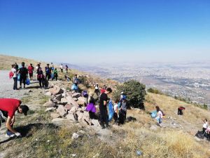 Öğrenciler 85 Torba Çöp Topladı