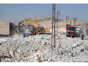 Şanlıurfa’da Kale Eteğinde Yıkım Çalışmaları Sürüyor