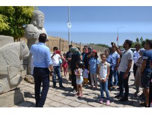 Güder, Çocuklarla Arslantepe’yi Gezdi