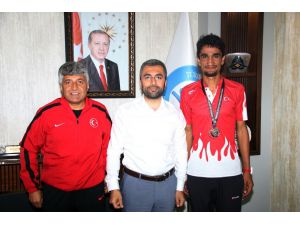 Milli Atletten Başkan Say’a Teşekkür Ziyareti