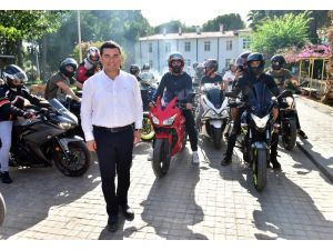 Tütüncü’den motosikletlilere destek