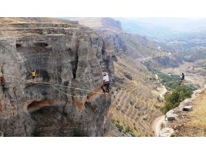 Levent Vadisi’nde Slackline Gösterisi Nefesleri Kesti