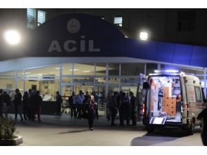 Silahını Temizlemek İsteyen Polis, Kazayla Kendini Ve Bekçi Arkadaşını Vurdu