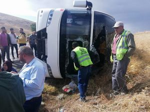 Dinar’da Tur Otobüsü Devrildi: 1 Ölü, 4’ü Ağır 29 Yaralı