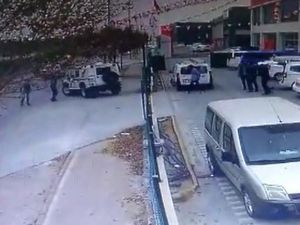 Trafikte Tartıştığı Gençlerin Elektrikli Bisikletini Ciple Ezdi