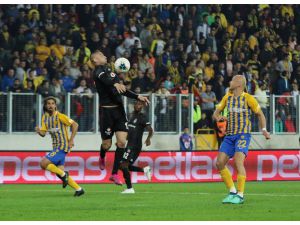 Süper Lig: Mke Ankaragücü: 0 - Beşiktaş: 0 (İlk Yarı)