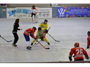 Güneşin Kentinde Buz Hokeyi Turnuvası