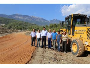 Başkan Ulutaş, yol çalışmalarını yerine inceledi