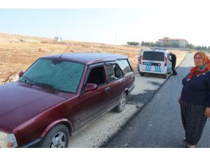 Otomobilinin Önünü Kesip, Taşladılar