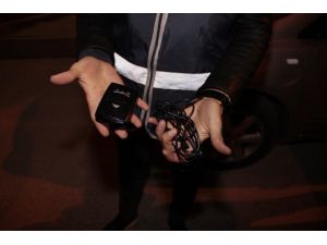 Durdurulan Araçtaki Radar Takip Cihazı Polisi Bile Şaşkına Çevirdi