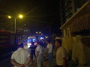 Mahalleli Yanan Evden 4 Kişiyi Kurtardı