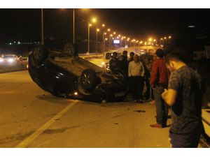 Kontrolden Çıkan Otomobil İki Araca Çarptı: 2 Yaralı