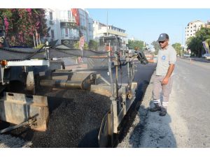 Konyaaltı Belediye Caddesi’ne Büyükşehir’den sıcak asfalt