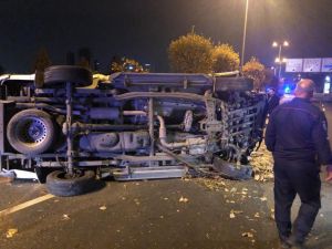 Başkent’te Refüje Çarpan Araç Karşı Yola Uçtu: 1 Yaralı