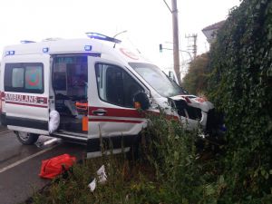Isparta’da Hasta Taşıyan Ambulans Kaza Yaptı: 4 Yaralı