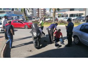 Motosiklet sürücüsü kaskı sayesinde kazadan yaralı kurtuldu