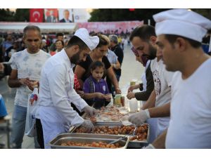 Büyükşehir Mevlit Kandilinde 10 bin kişilik lokma döktürdü