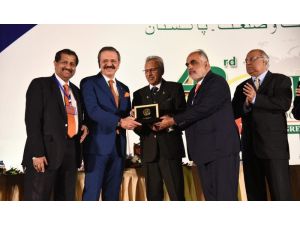Pakistan Devlet Başkanı Arif Alvi’den Hisarcıklıoğlu’na Ödül