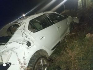 Hatay’da Otomobil Şarampole Devrildi: 2 Yaralı