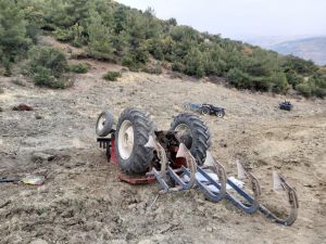 Tarlada Traktör Devrildi: 1 Ölü