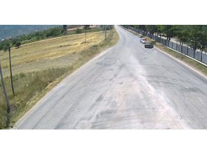 Isparta’da İki Otomobilin Kafa Kafaya Çarpışması Kameralarda