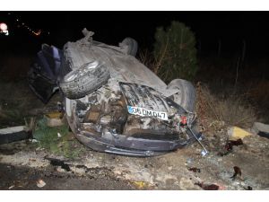 Isparta’da Takla Atan Otomobil Yaklaşık 100 Metre Sürüklenerek Ters Döndü: 2 Yaralı