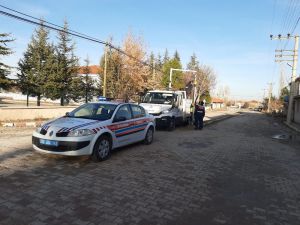 Köy Okul Yolu İstikametlerindeki Eskiyen Trafik İşaret Levhaları Değiştiridi