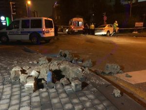 Başkent’te Otomobil Polis Aracına Çarptı: 2’si Polis 3 Yaralı