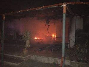 Tuğba Özay’ın İngiliz komşularının evi yandı