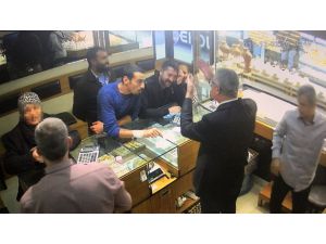 Kasayla Çaldıkları Altınları Gülerek Satmışlar