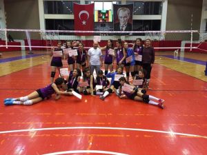 Isparta’daki Voleybol Ana Lig Grup Müsabakalarında Çeyrek Final Vizesini Alan İller Belli Oldu