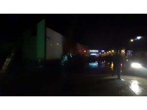 Petrol İstasyonundaki Araç Yangını Paniğe Neden Oldu