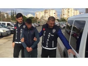 Yaşlı kadına kabusu yaşatan kapkaççılar yakalandı