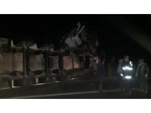 Nurdağı’nda 5 Dakika Arayla 2 Tır Devrildi: 2 Yaralı