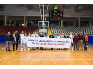 Tarsus’un Perileri, Başkan Bozdoğan İçin Pankart Açtı