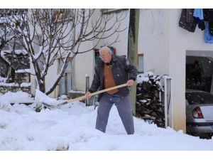 Kaş yayla yollarında karla mücadele