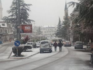 Antalya ’nın Korkuteli ilçesinde kar kalınlığı 25 santime ulaştı, elektrikler kesildi