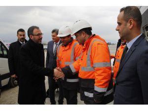 Bakan Kasapoğlu, Hatay Stadı’nda İncelemelerde Bulundu