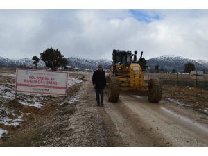 Korkuteli grup yollarında bakım onarım sürüyor