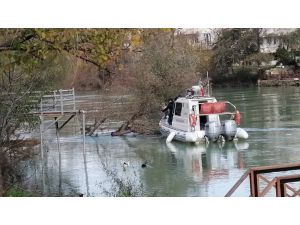 Manavgat Irmağı’nda ağaca takılı erkek cesedi bulundu