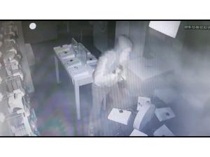 Levyeli Telefon Hırsızı Bekçiden Kaçamadı